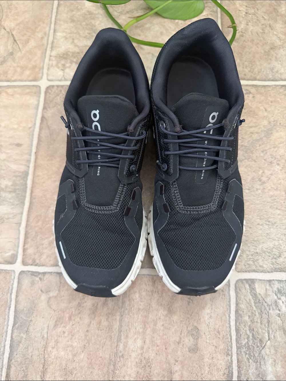 On Running Black and White women’s  Cloud-style Running Shoes - Picture 2 of 5